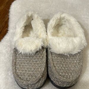 Muk Luk slippers
